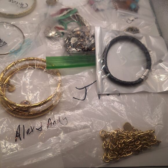 Lot Of 20 Of Used Unbranded/branded Bracelets - Picture 4 of 17